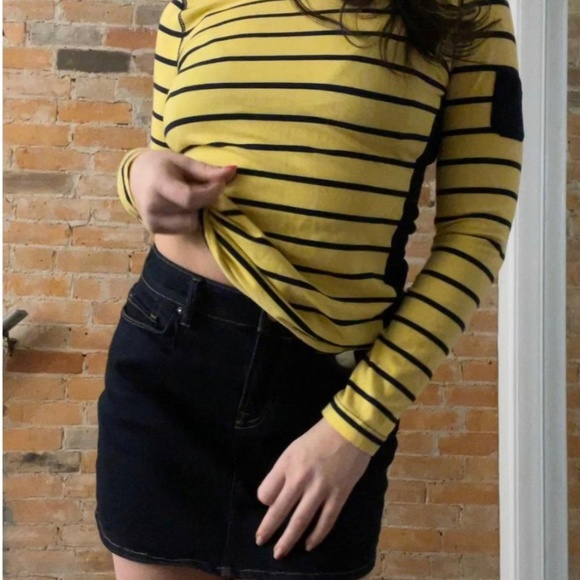 Black and Yellow Caps Long-Sleeve <3 - Picture 3 of 3